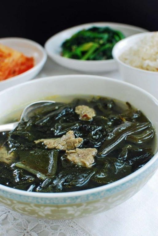 Korean Miyeok Guk (Seaweed Soup)