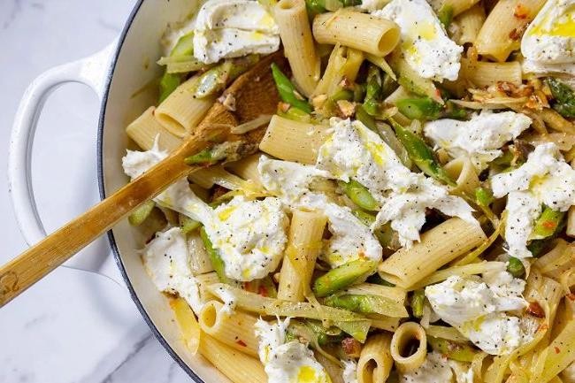 Lemon Burrata Pasta with Asparagus
