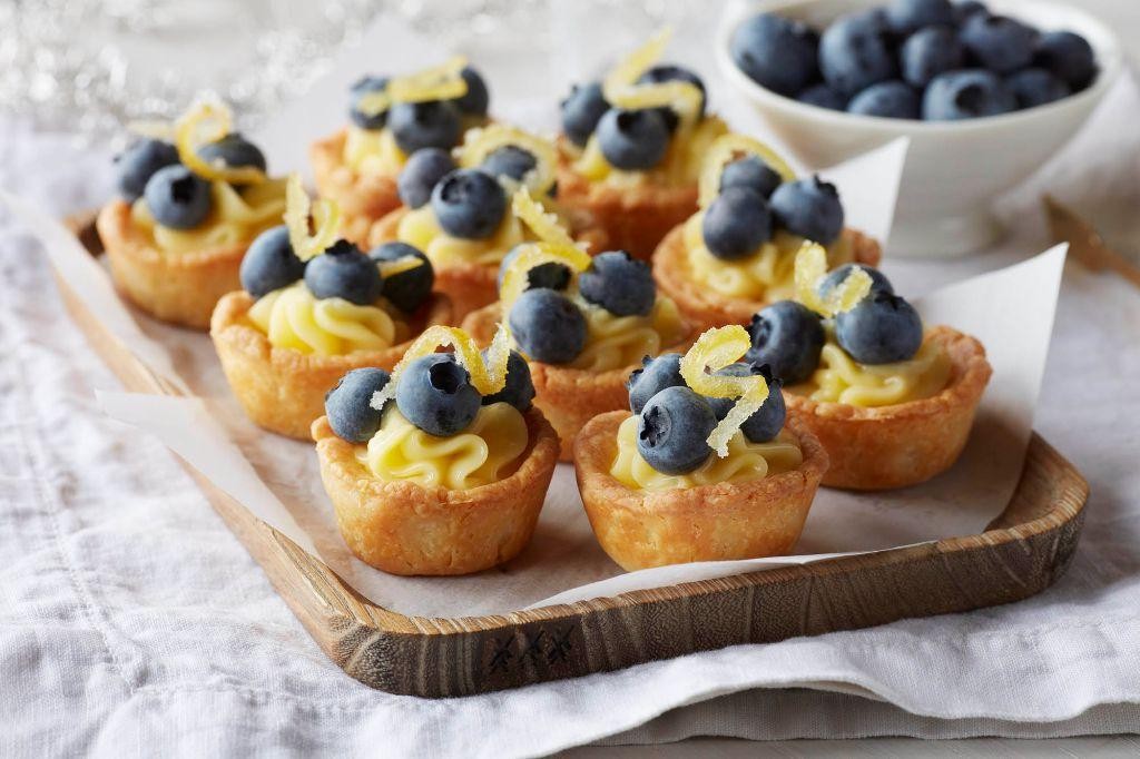 Lemon Curd and Berry Phyllo Cups