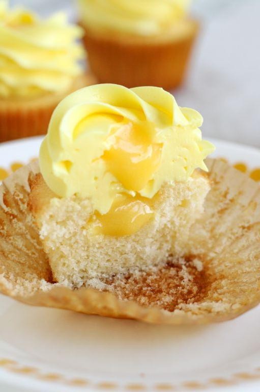 Limoncello Lemon Cupcakes with Limoncello Buttercream