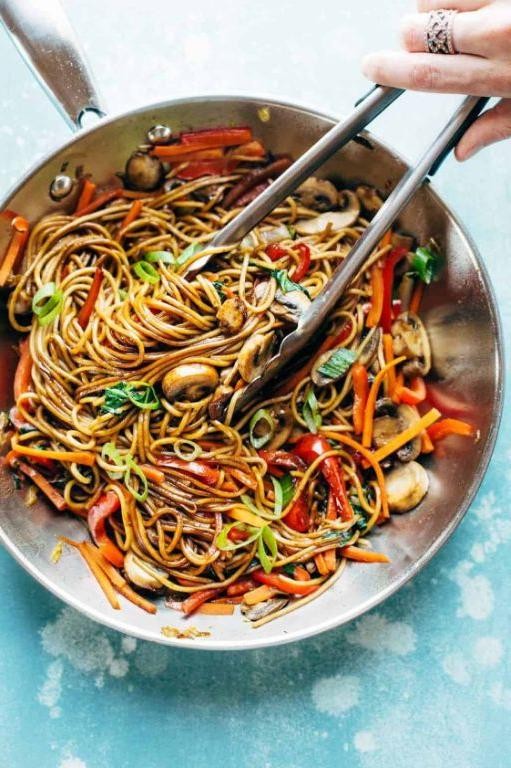 Lo Mein with Garlic and Soy Sauce