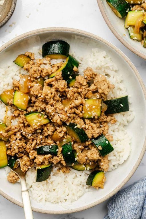 Low-calorie ground chicken and zucchini stir-fry