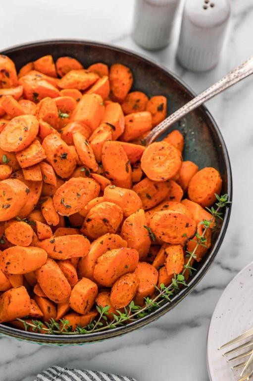 Molasses-Glazed Carrots with Thyme