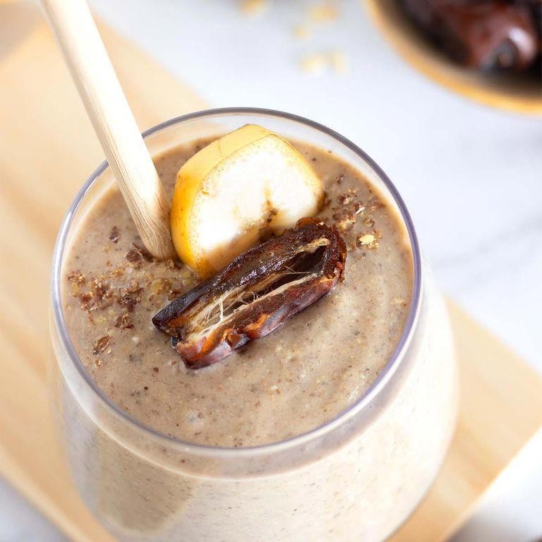 Oatmeal Date and Walnut Pregnancy Smoothie