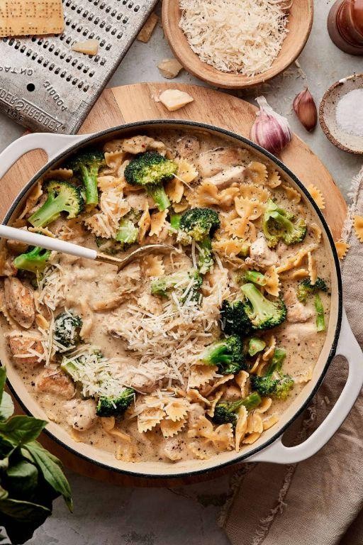 One-Pan Chicken and Broccoli Alfredo