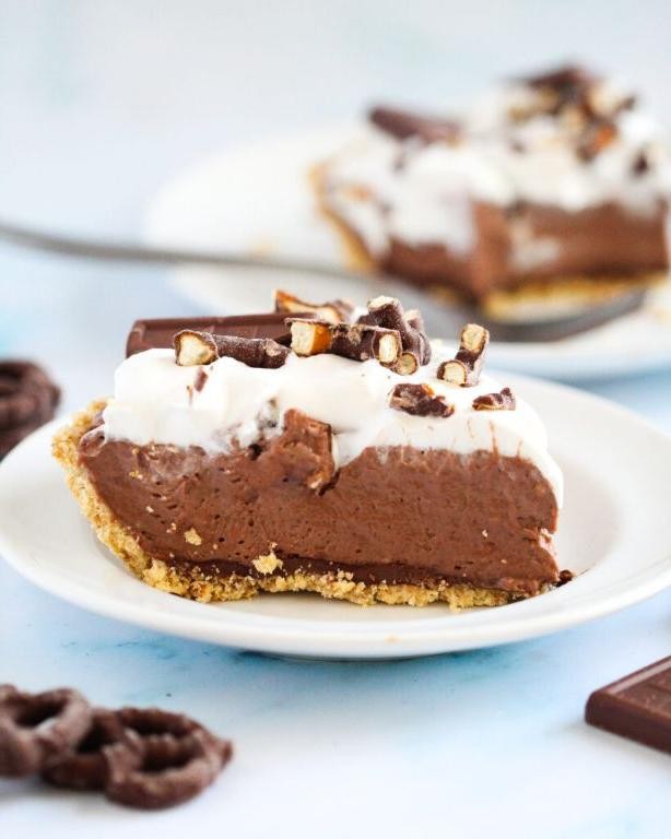 Oreo Caramel Pretzel Pie