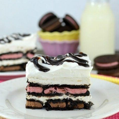 Oreo banana split cake