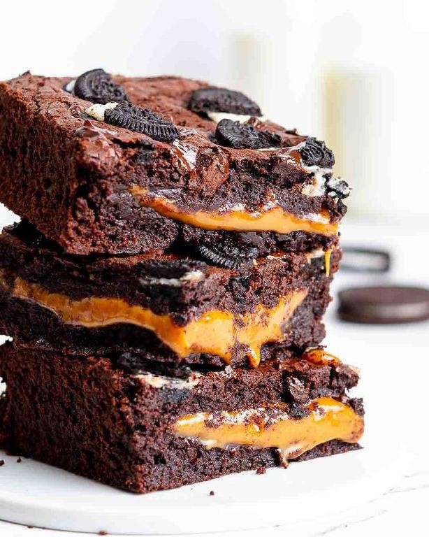 Oreo brownie cake with caramel drizzle