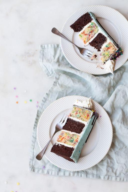 Oreo funfetti cake with vanilla buttercream