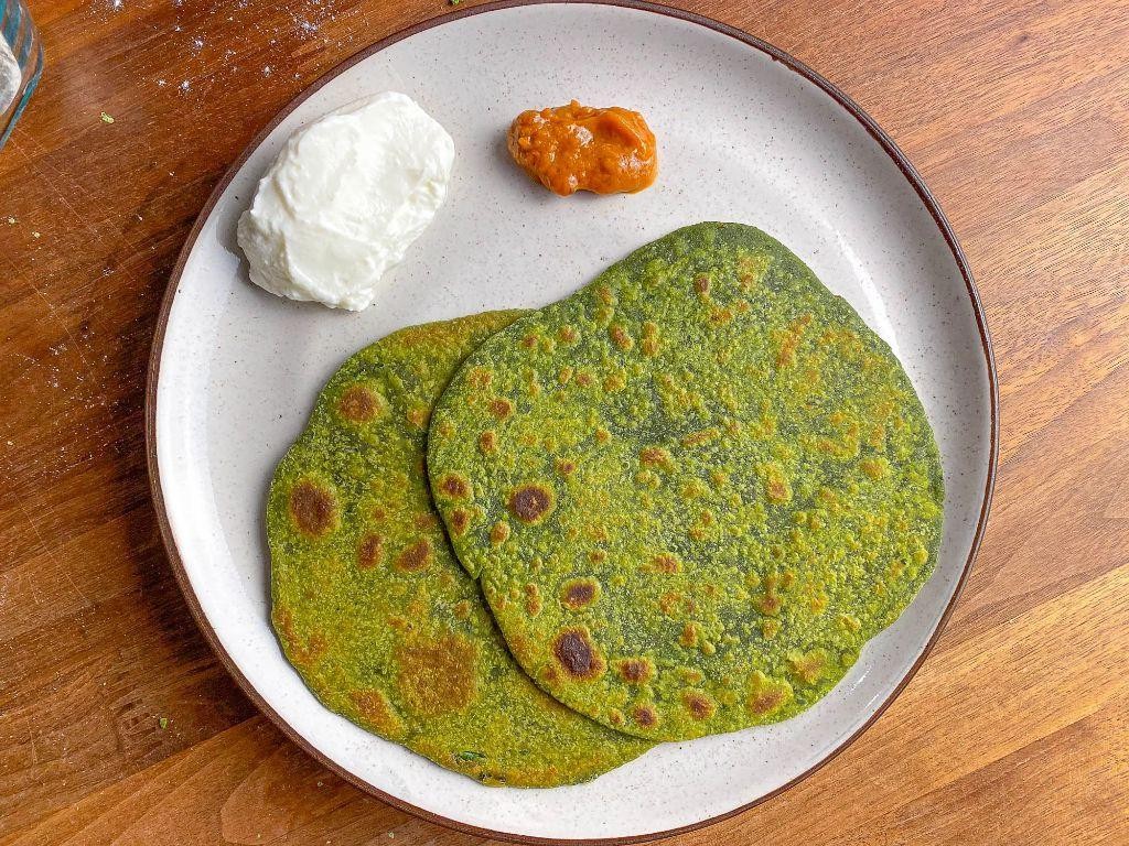 Palak Paratha (Spinach Infused Paratha)