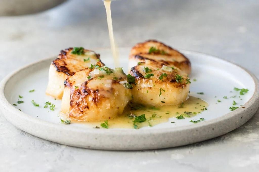 Pan-Seared Varavah with Garlic Lemon Sauce