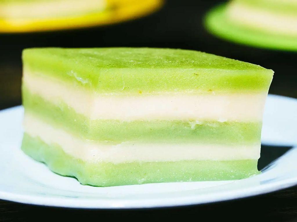 Pandan Coconut Steamed Cake
