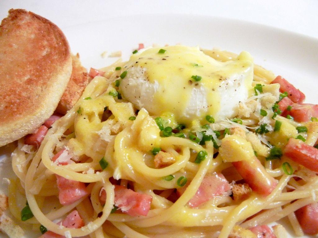 Pasta with Poached Eggs and Hollandaise