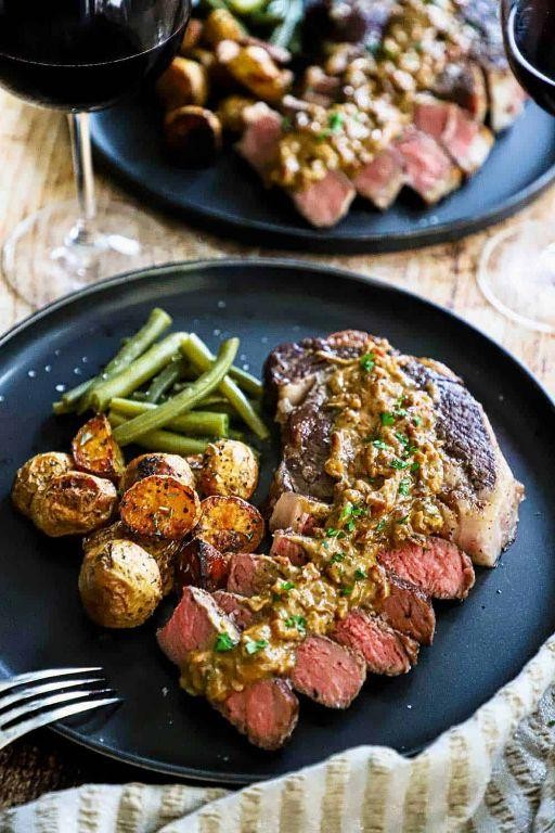 Pepper Steak and Onions with Creamy Gorgonzola Sauce