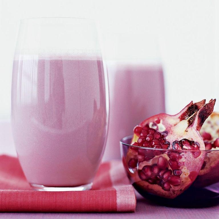 Pomegranate Juice Smoothie with Banana