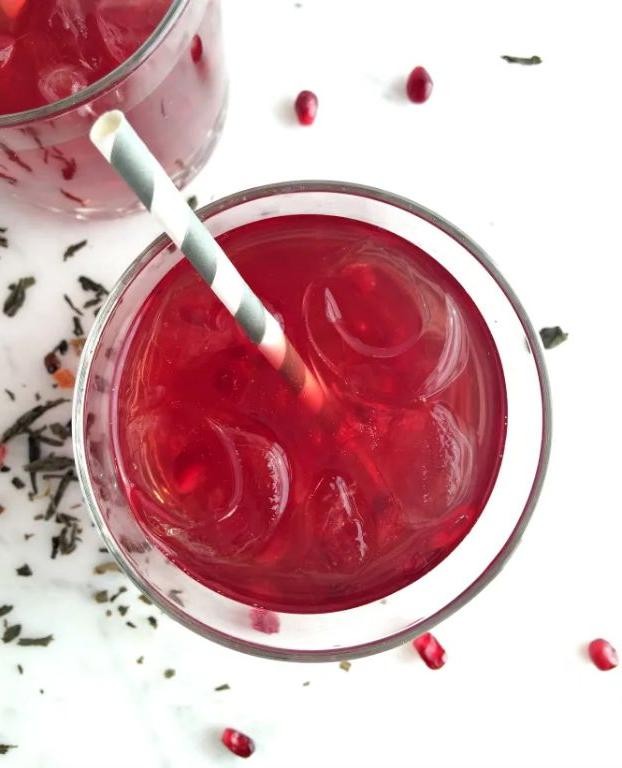 Pomegranate Juice and Green Tea Cooler