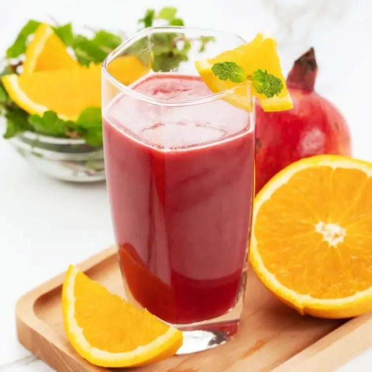 Pomegranate and Orange Juice Blend