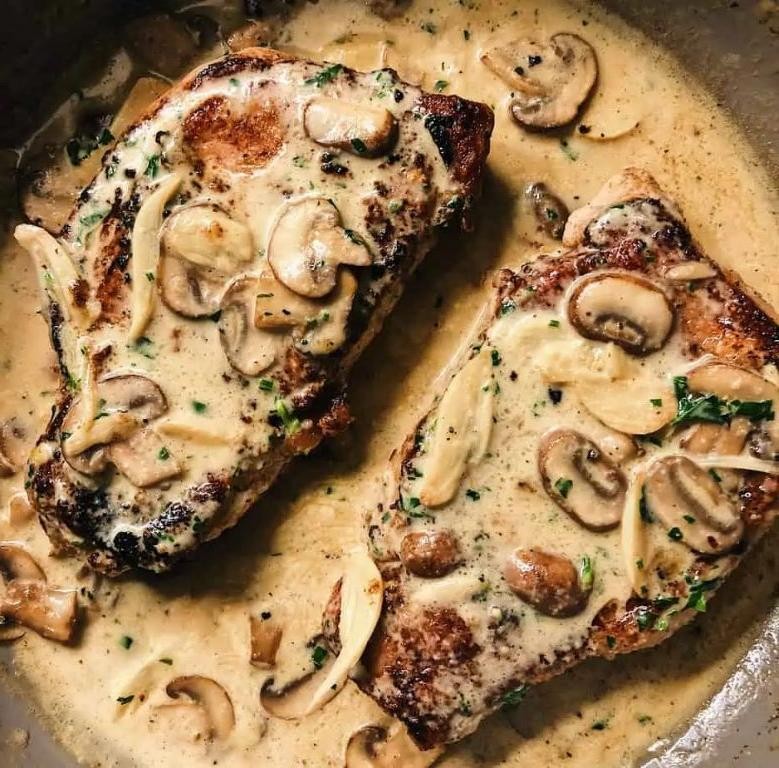 Pork Chops with Creamy Mushroom and Garlic Sauce