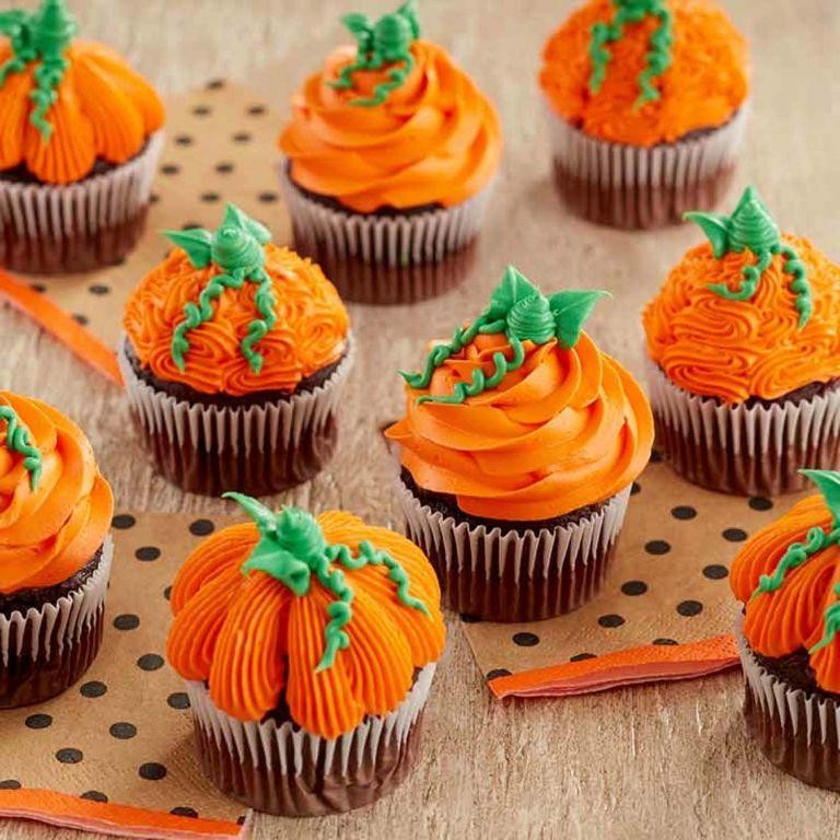 Pumpkin Patch Cupcakes with Fondant Decorations