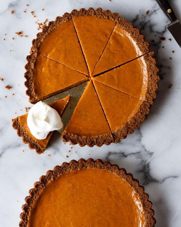 Pumpkin Pie with Gingerbread Crust