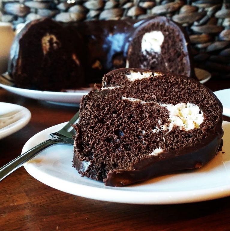 Raisin and Cream Cheese Marble Cake