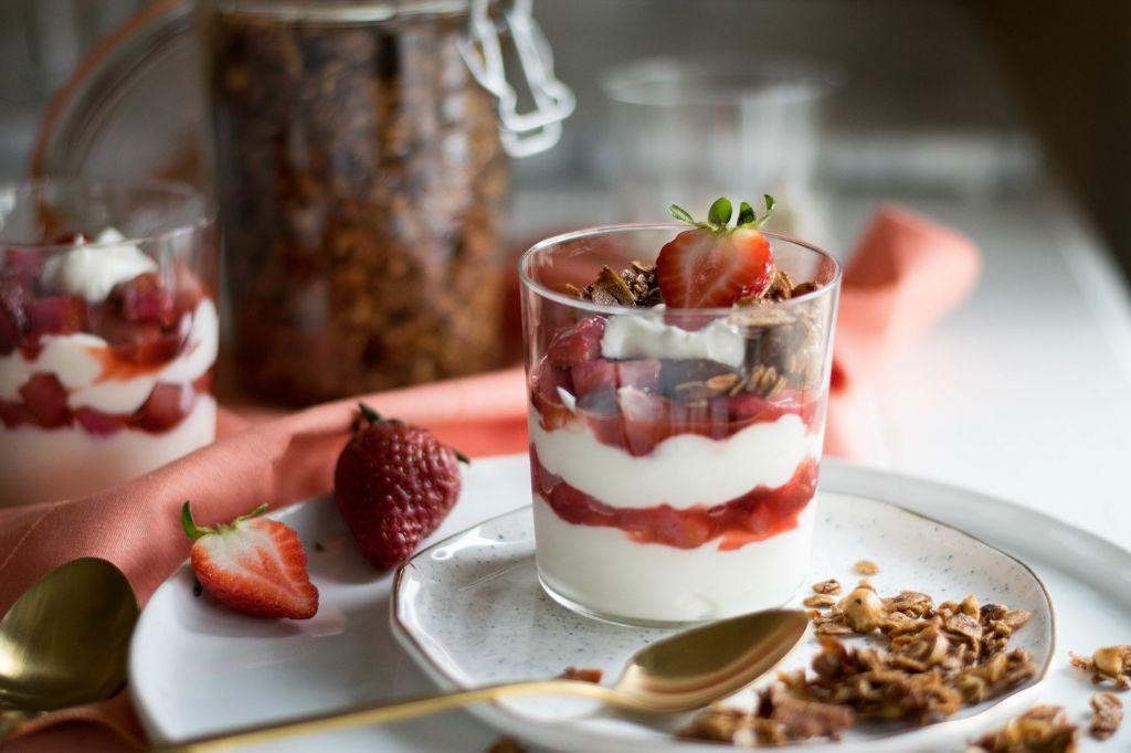 Rhubarb Yogurt Parfait