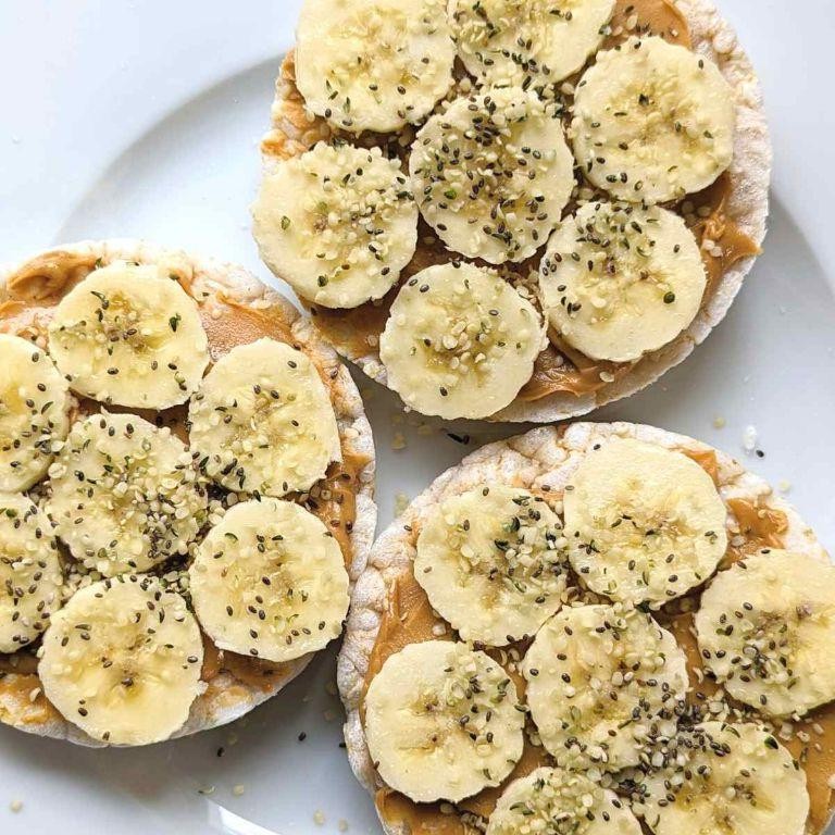 Rice cake with mashed banana