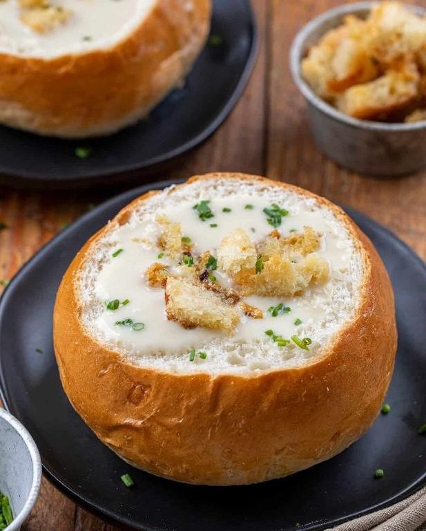 Roasted Garlic and Clam Bisque