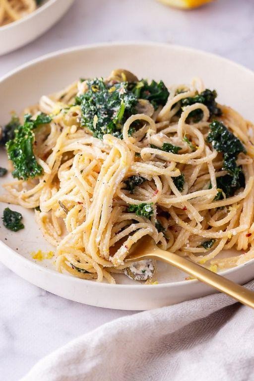 Roasted Garlic and Kale Green Spaghetti