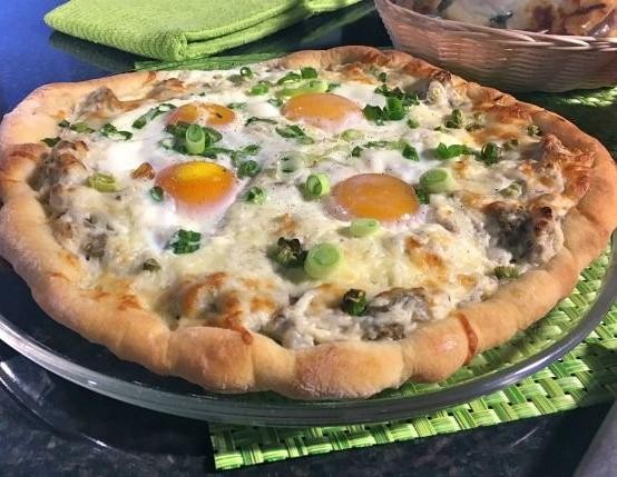 Sausage Gravy Breakfast Pizza