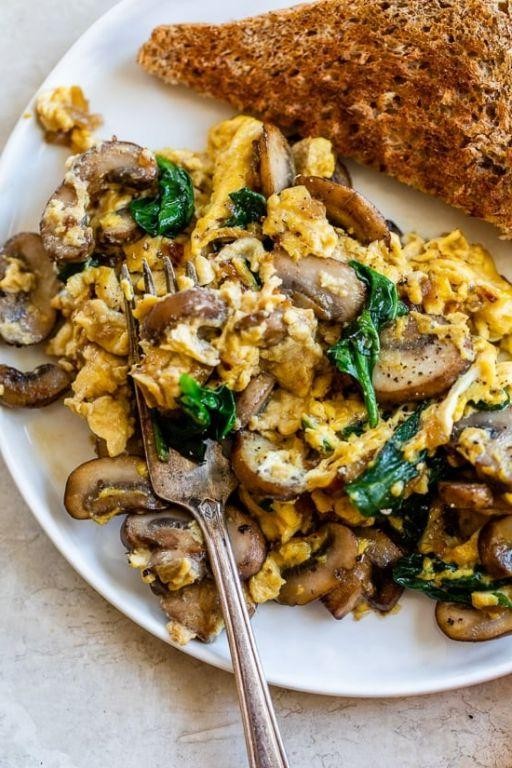 Scrambled Eggs with Mushrooms and Spinach