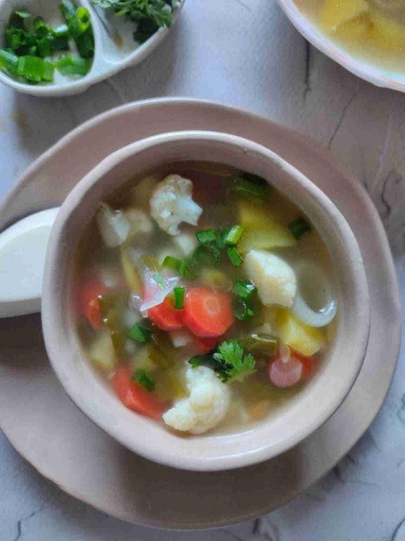 Simple Clear Vegetable Broth