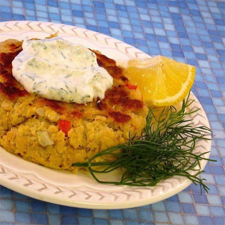 Simple Salmon Patties with Dill Sauce