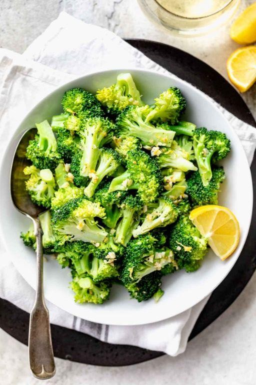 Simple Steamed Broccoli with Lemon