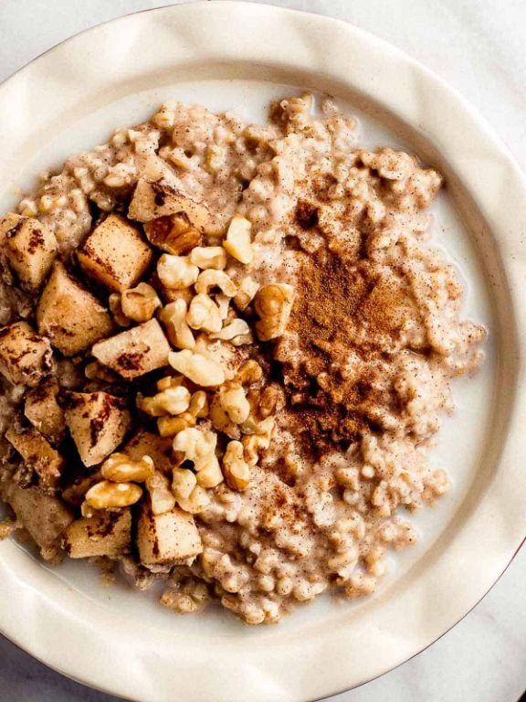 Slow Cooker Apple Oatmeal with Almonds
