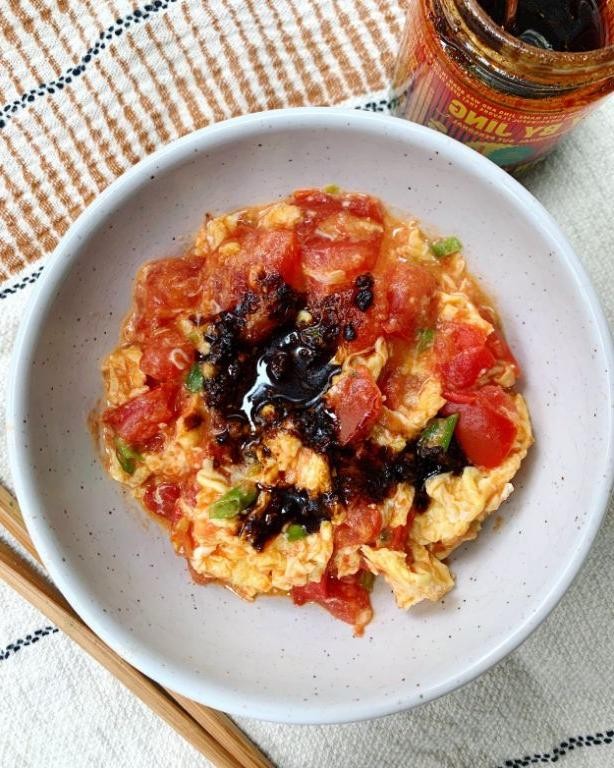 Speedy Chinese Scrambled Eggs with Tomatoes
