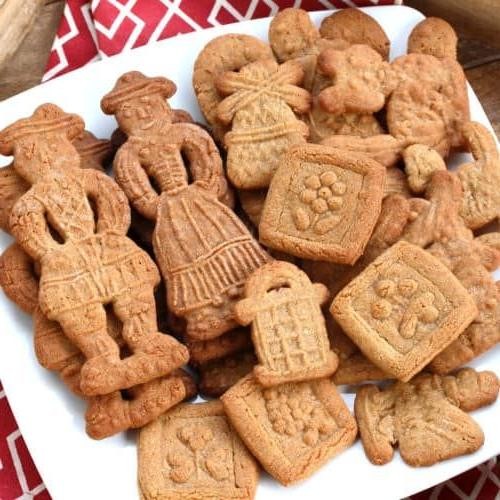 Spekulatius (Spiced Speculoos Cookies)
