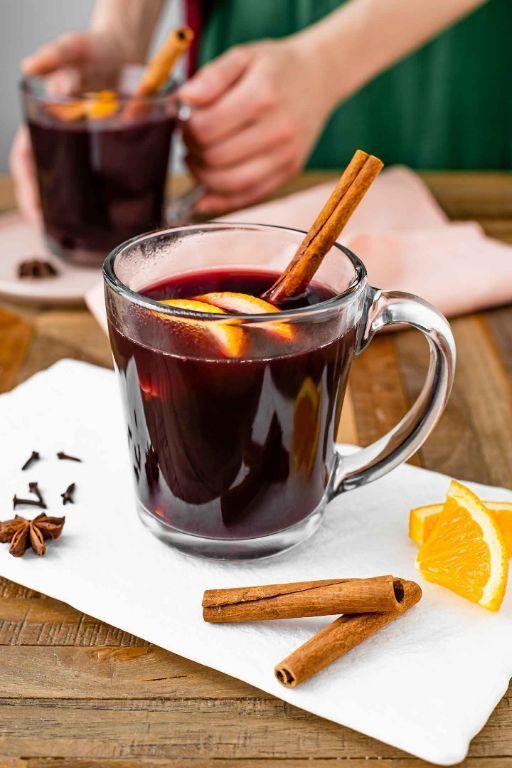 Spiced Mulled Wine with Cinnamon and Cloves