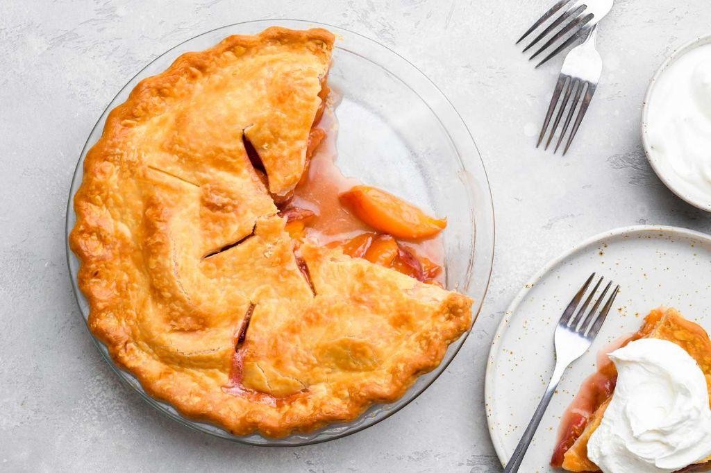 Spiced Peach Pie with Cinnamon