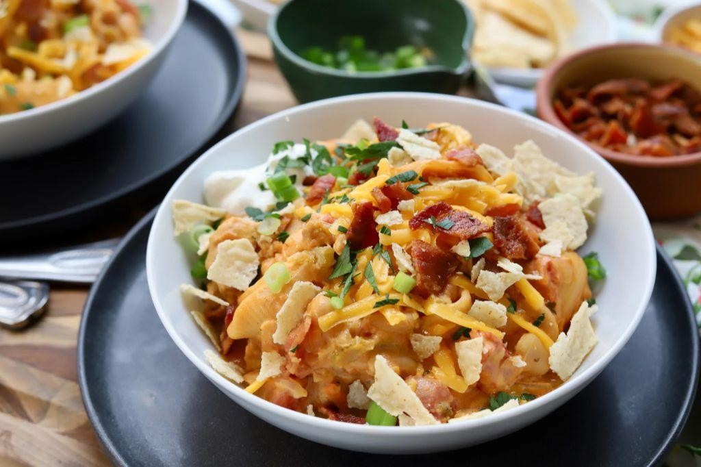 Spicy Buffalo Chicken Chili Mac
