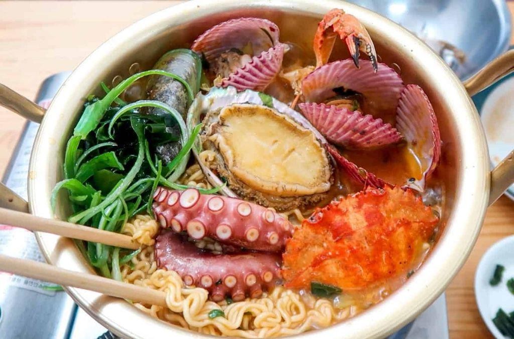 Spicy Seafood Ramen with Mussels