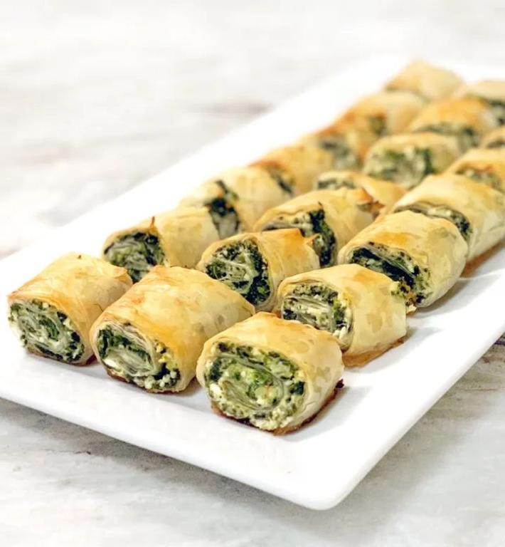 Spinach and Cheese Phyllo Rolls
