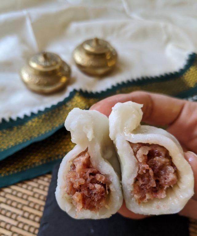 Steamed Rice Kadubu with Coconut Filling
