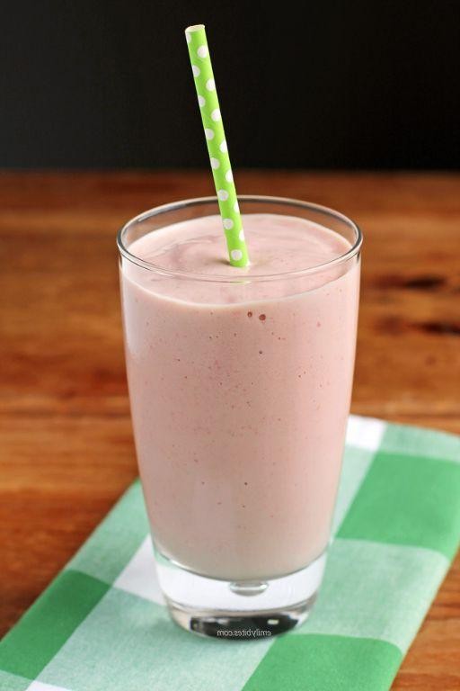 Strawberry Avocado Pregnancy Power Smoothie