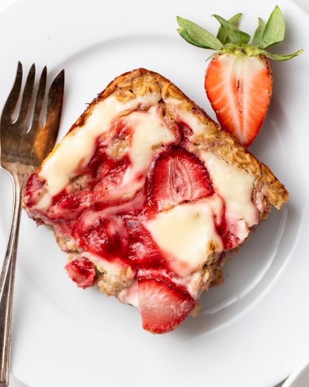 Strawberry Cheesecake Baked Oats