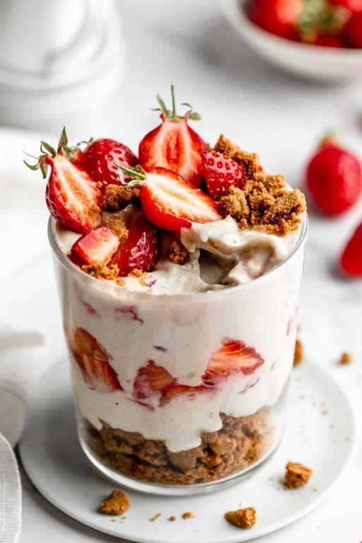 Strawberry Cheesecake Overnight Oats