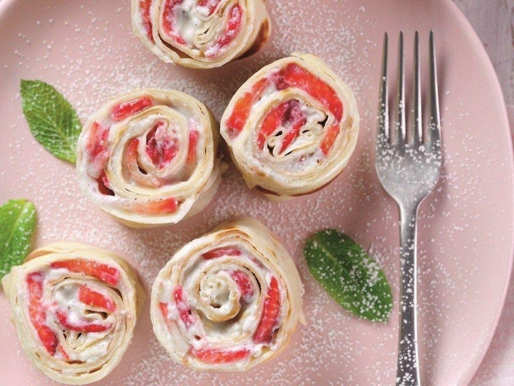 Strawberry and ricotta roll-ups
