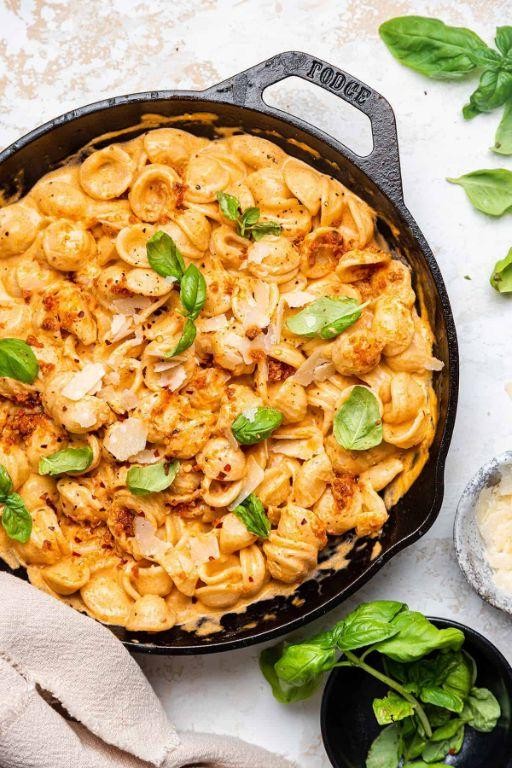 Sun-Dried Tomato and Spinach Paccheri in Creamy Pesto
