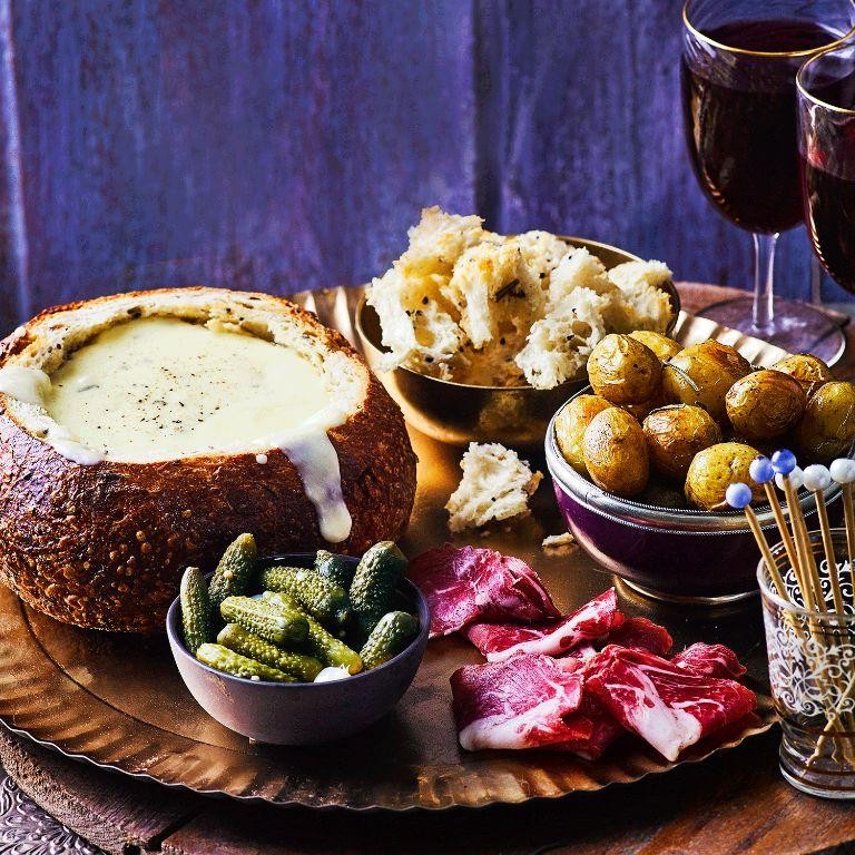 Swiss Cheese Fondue with Crusty Bread