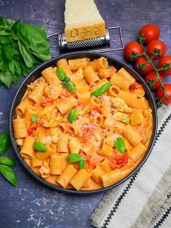 Tomato Basil Shredded Chicken Pasta